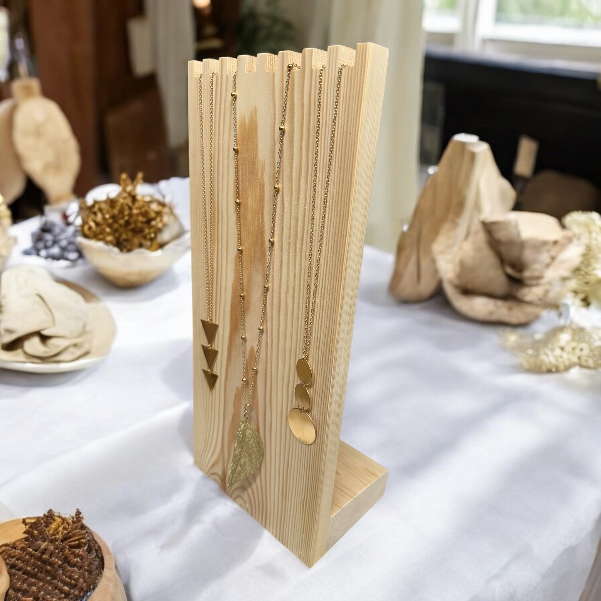 Grooved Top Necklace Display